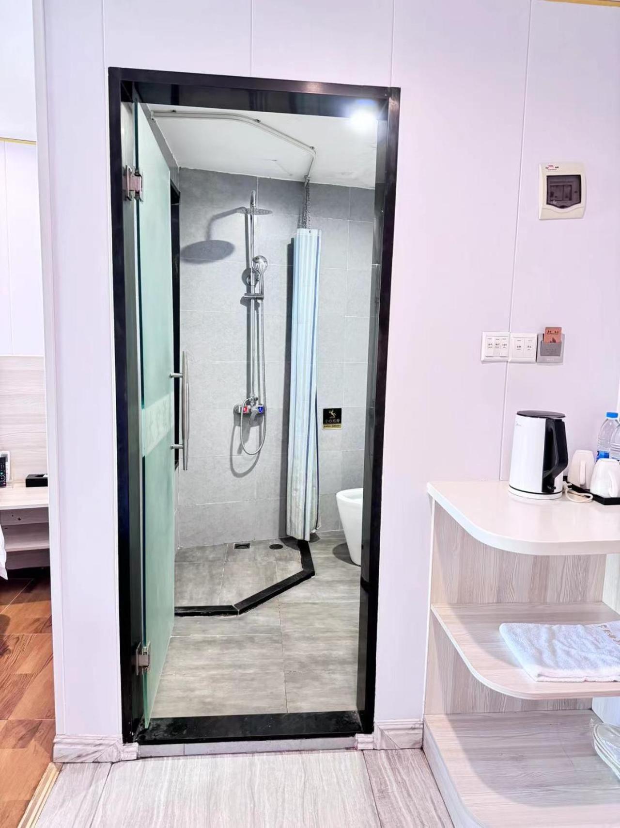 Zhuhai Dreamers Capsule Hotel Екстериор снимка